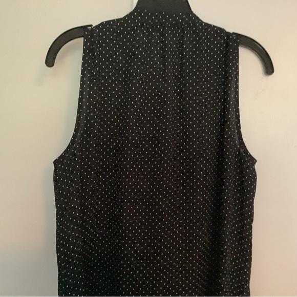 Banana Republic sleeveless blouse - Picture 3 of 4